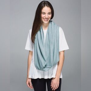 Lululemon Vinyasa Rulu Scarf *Parallel Stripe Menthol/Heathered Slate*